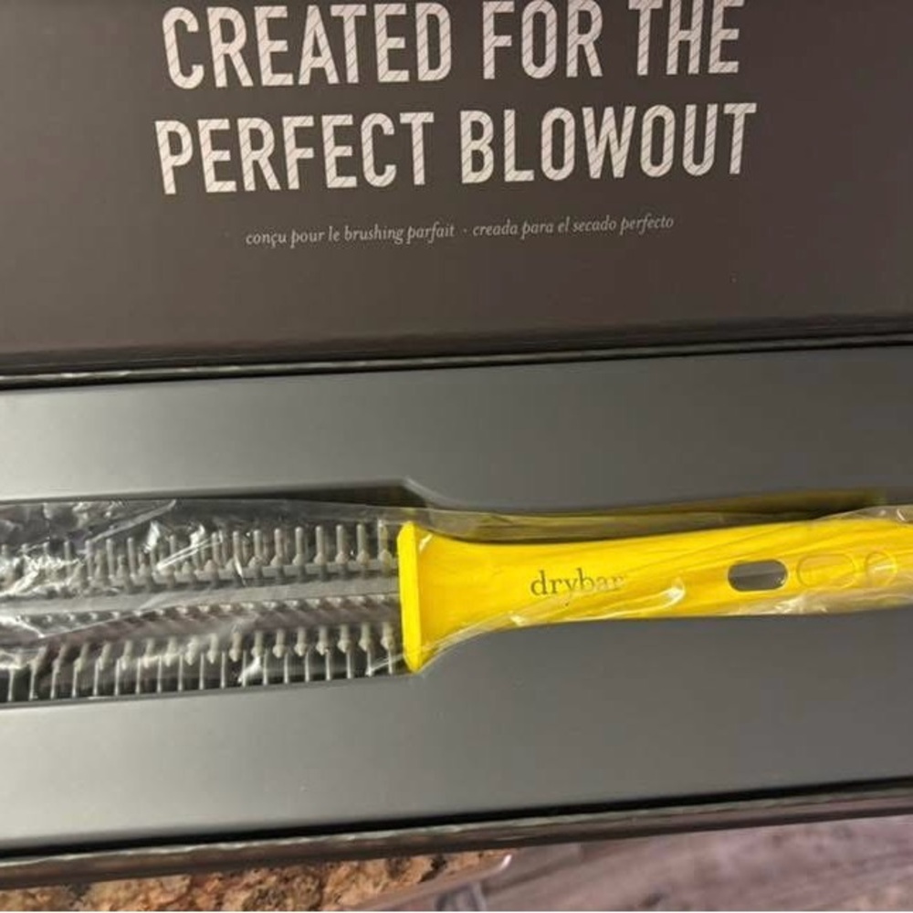 Drybar The Curl Party Heated Brush in Yellow
